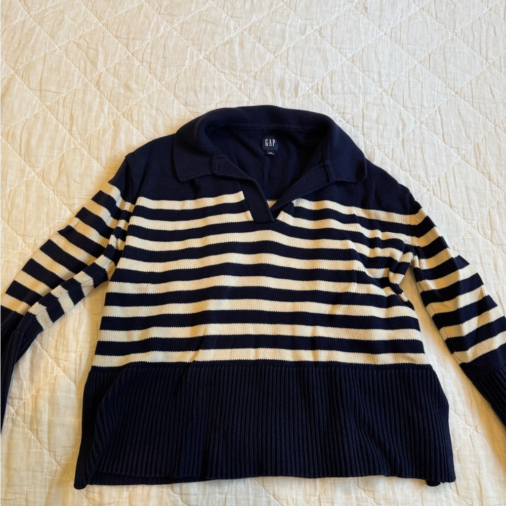 GAP Navy and Cream Knit Sweater